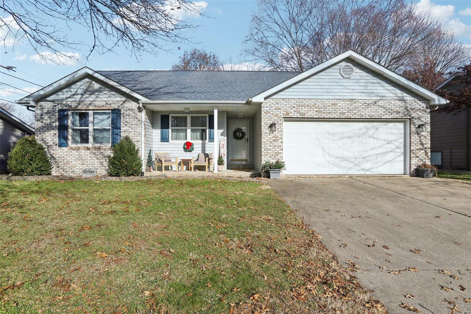 3 Bedroom, 1,243 sq. feet 150 Sunfish Drive Highland, IL