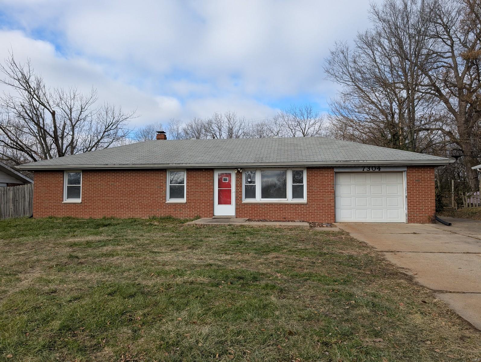 3 Bedroom, 1,118 sq. feet 7304 Montclair Avenue Godfrey, IL