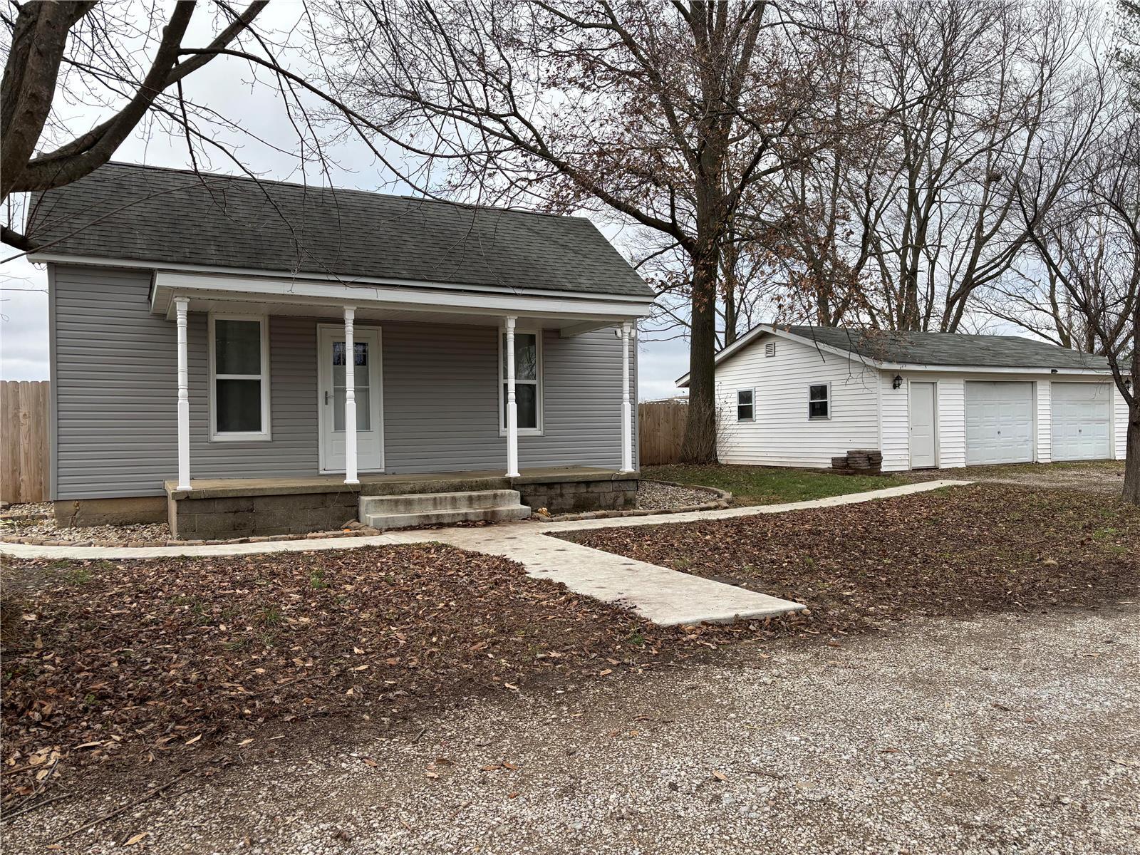 2 Bedroom, 1,044 sq. feet 302 Stallard Street Pocahontas, IL