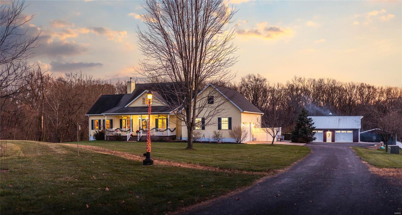 4 Bedroom, 4,720 sq. feet 4282 Rush Lane Bethalto, IL