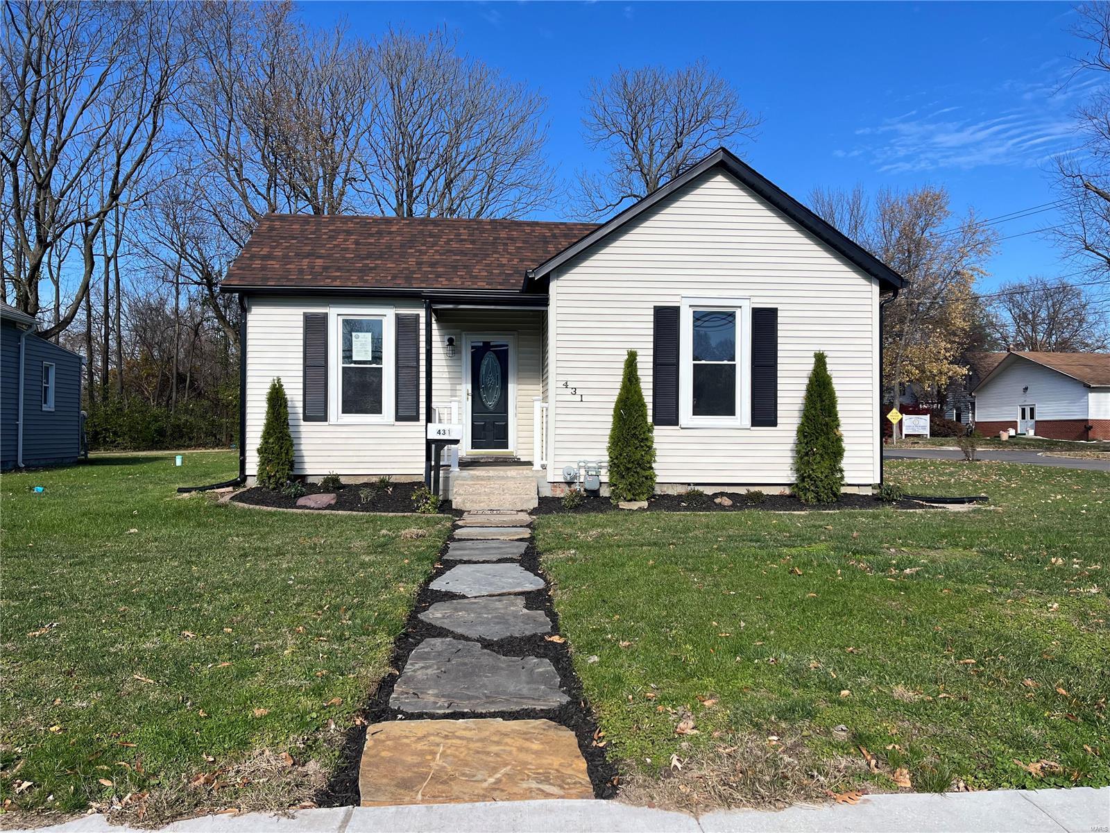 3 Bedroom, 1,016 sq. feet 431 Wolf Street Edwardsville, IL