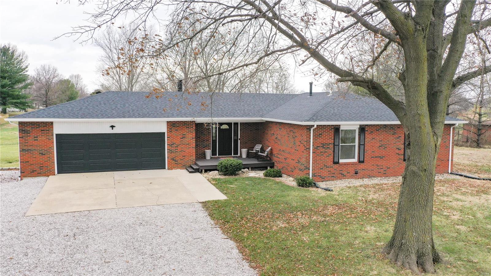 3 Bedroom, 2,498 sq. feet 6221 Manix Road Edwardsville, IL