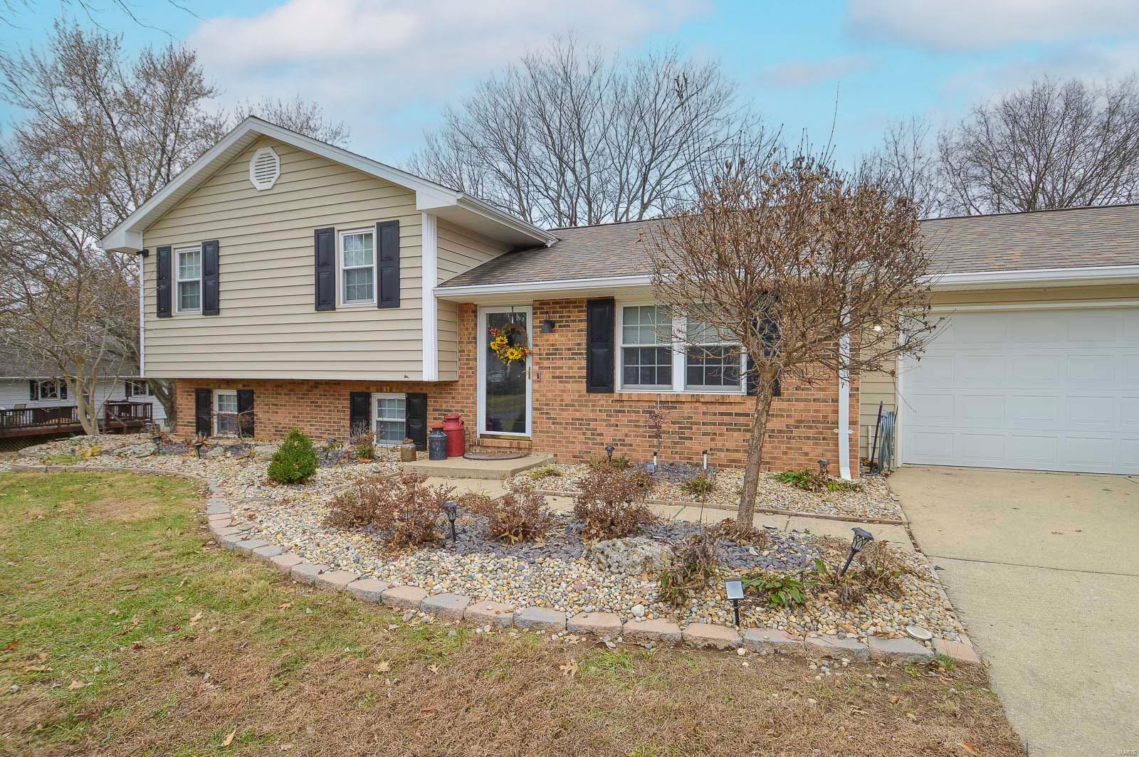 3 Bedroom, 1,512 sq. feet 8 Klein Court Collinsville, IL