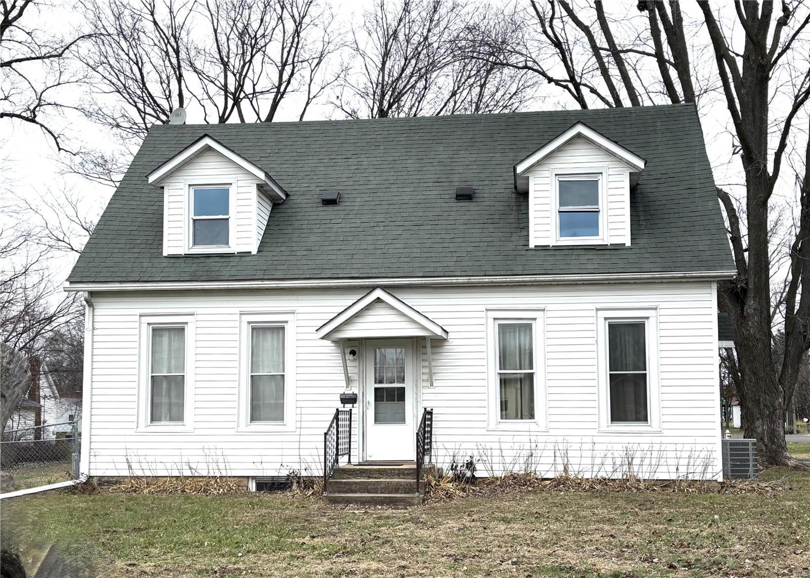 3 Bedroom,  1017 Washington Avenue Greenville, IL