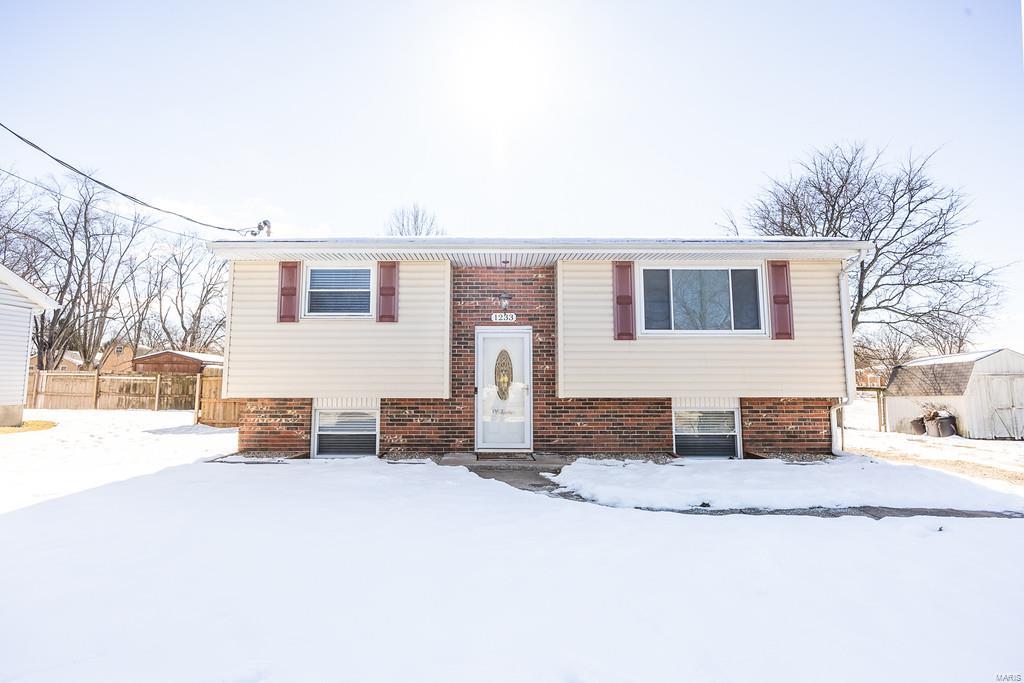 3 Bedroom, 1,632 sq. feet 1233 Corbin Street Bethalto, IL