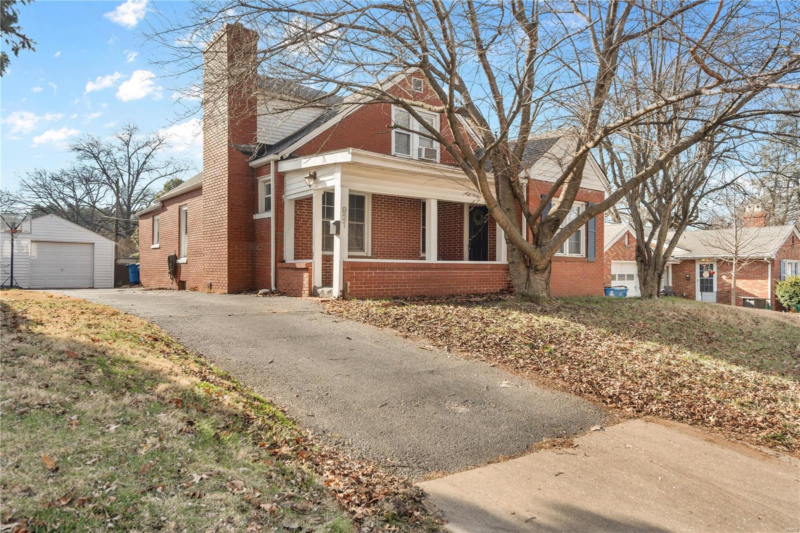 3 Bedroom, 1,539 sq. feet 921 Mcpherson Street Alton, IL