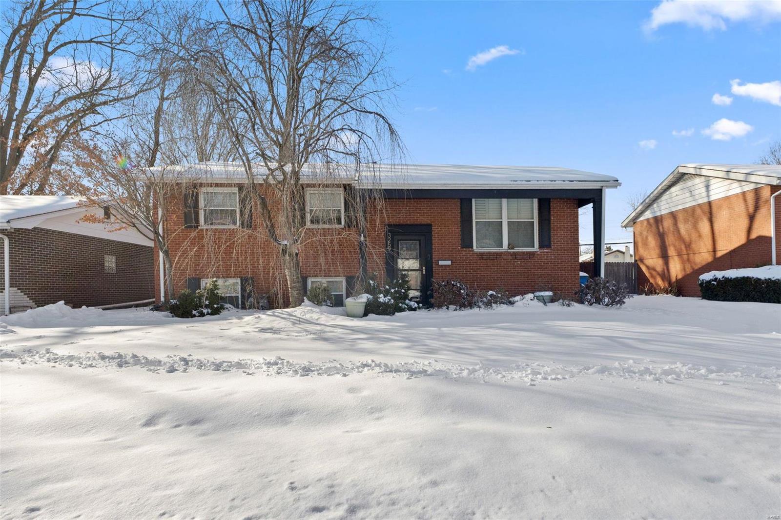 3 Bedroom, 2,214 sq. feet 3259 Edgewood Avenue Granite City, IL