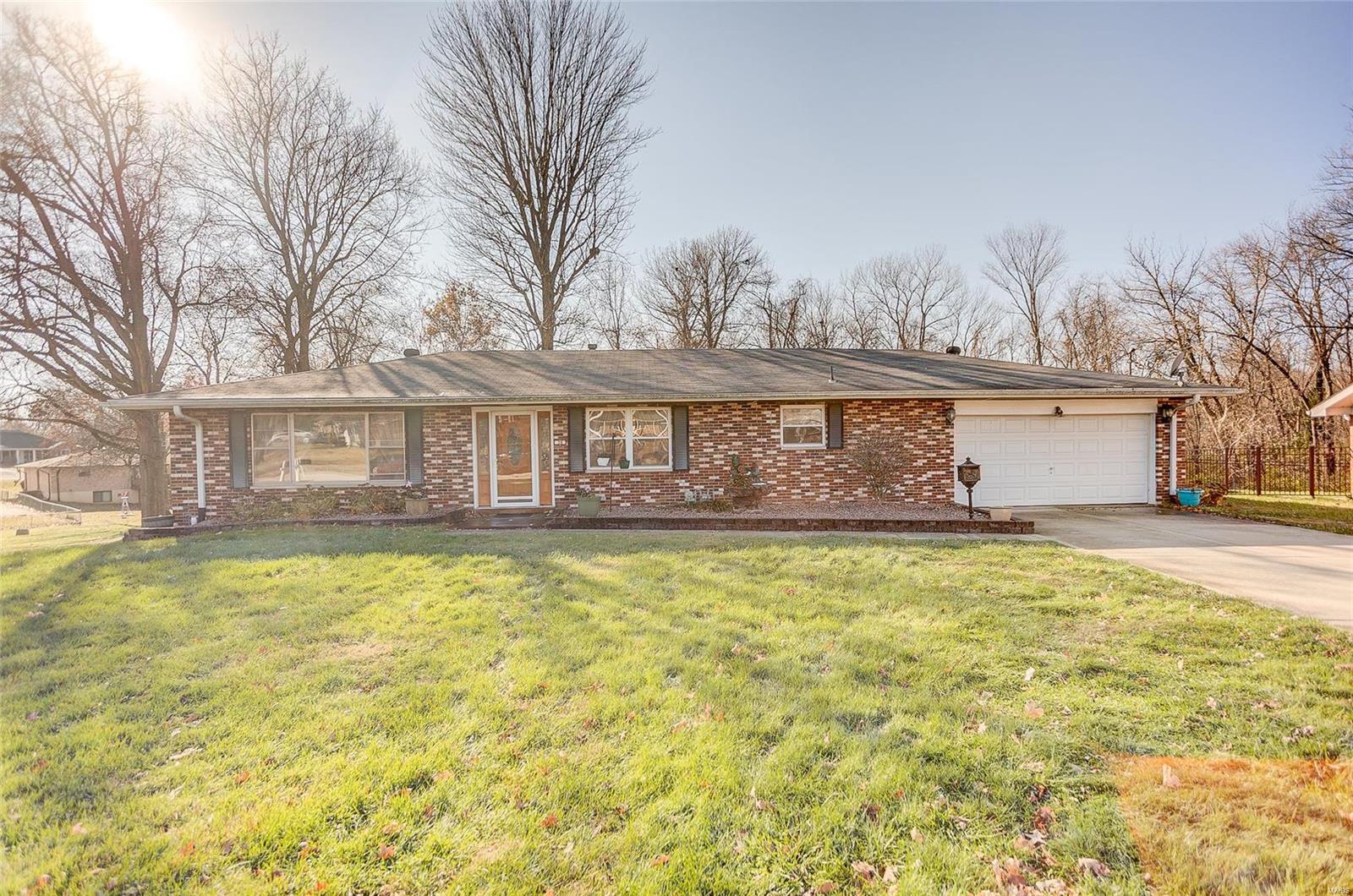 3 Bedroom, 2,600 sq. feet 38 Saint Rose Drive Collinsville, IL