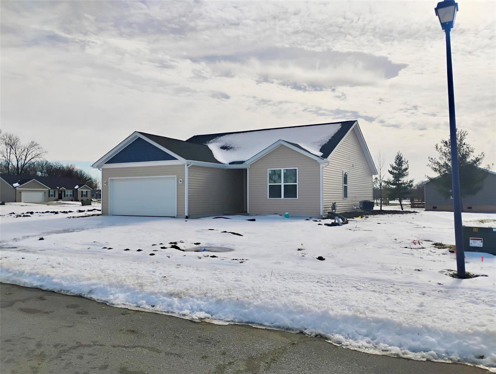 3 Bedroom, 1,176 sq. feet 556 Somerset Drive Granite City, IL