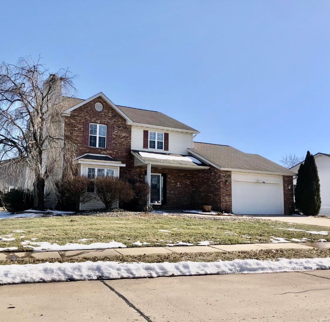 3 Bedroom, 2,880 sq. feet 1508 Fairoaks Drive Troy, IL