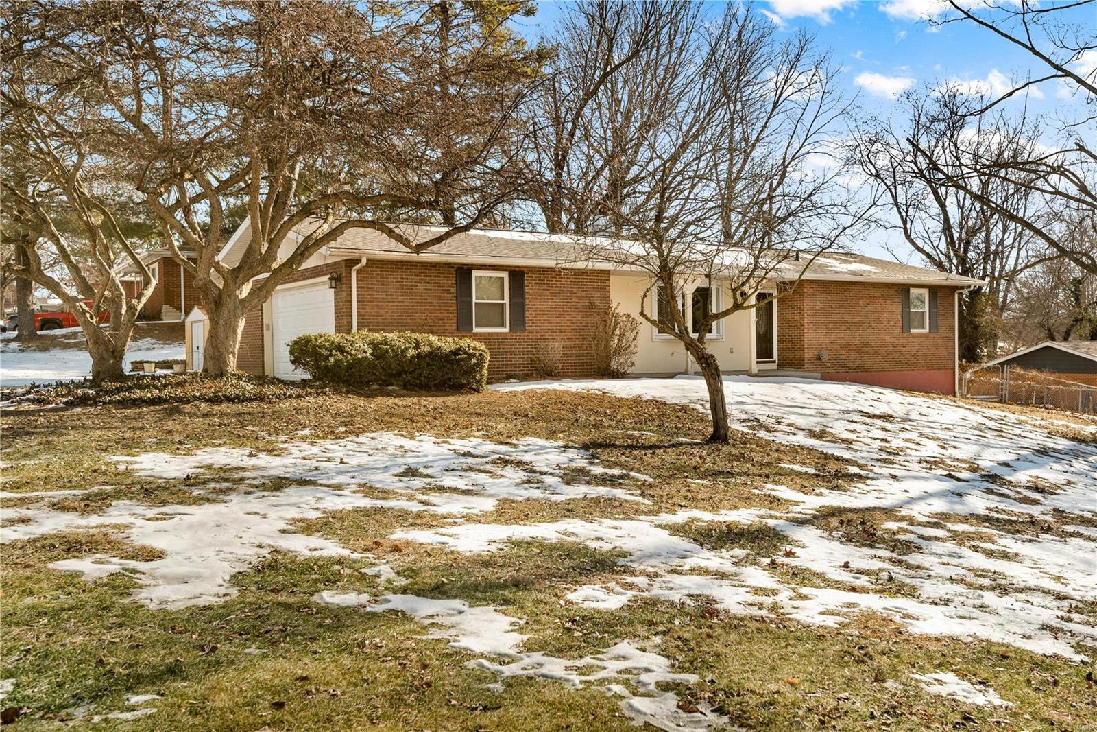 3 Bedroom, 1,867 sq. feet 201 Lake Hillcrest Drive Glen Carbon, IL