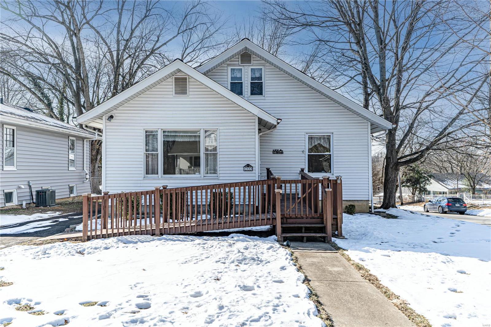 3 Bedroom, 1,248 sq. feet 1333 Eberhart Avenue Edwardsville, IL