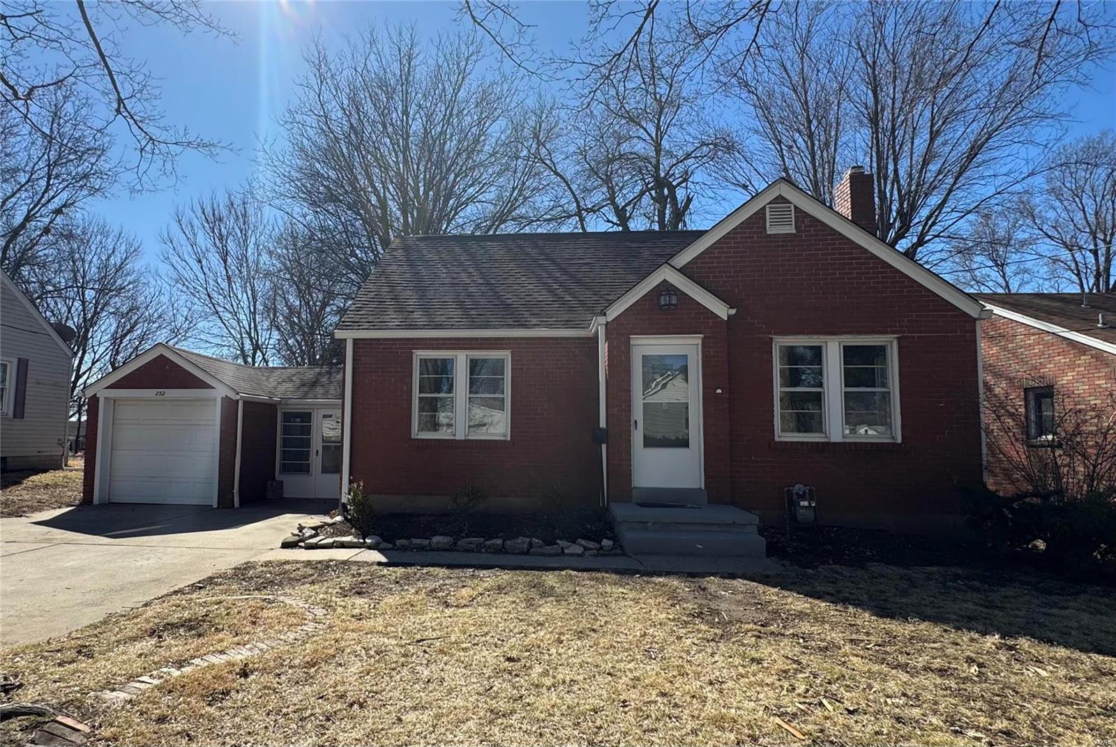 3 Bedroom, 1,012 sq. feet 252 Arbor Drive  Alton, IL