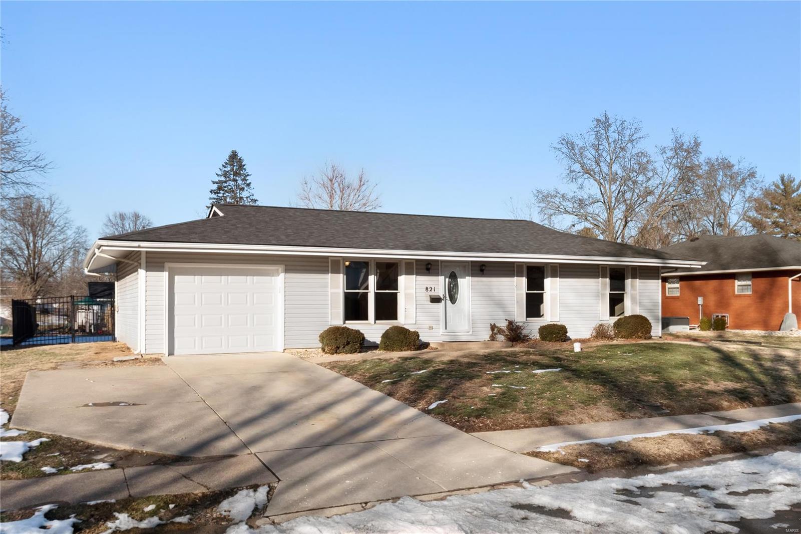 3 Bedroom, 1,452 sq. feet 821 Vassar Drive Edwardsville, IL