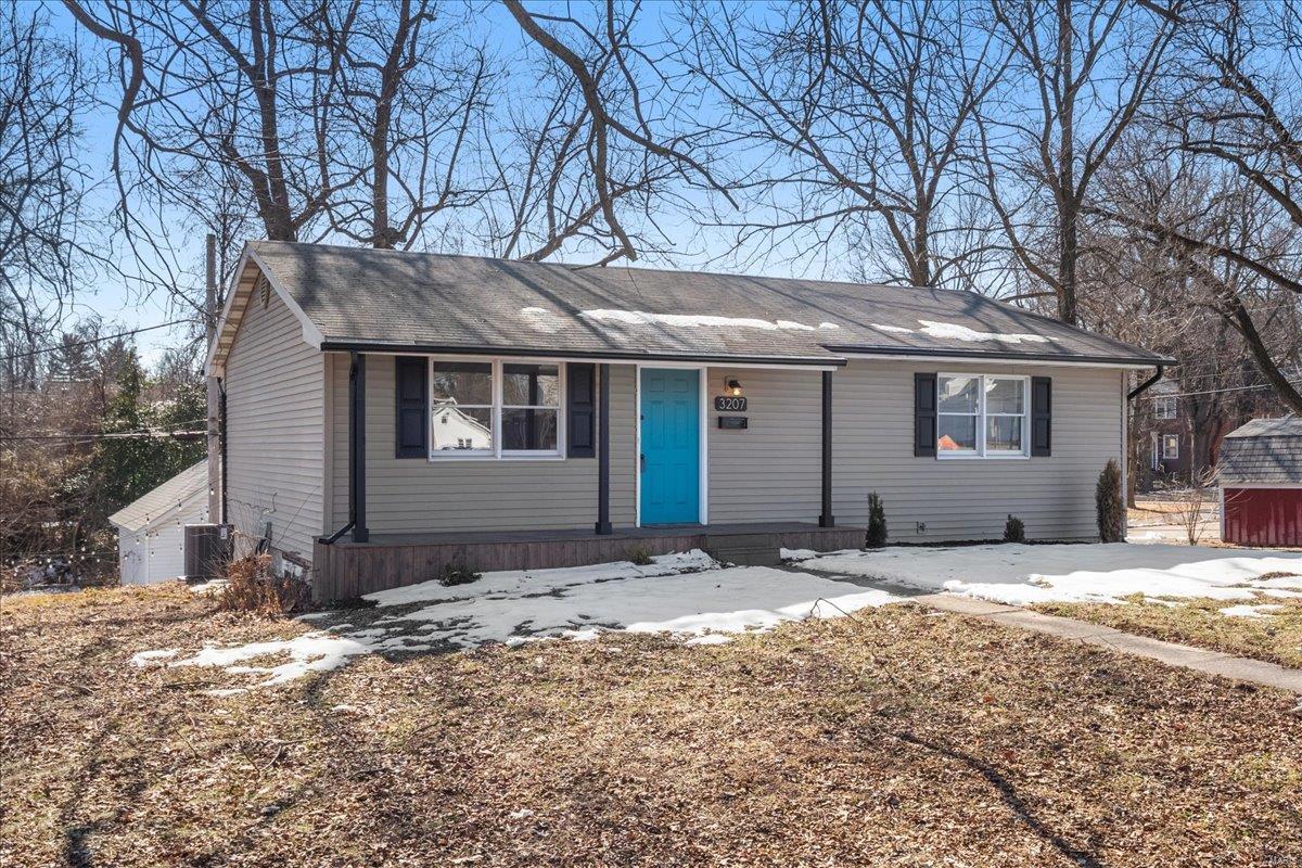 3 Bedroom, 1,632 sq. feet 3207 College Avenue Alton, IL