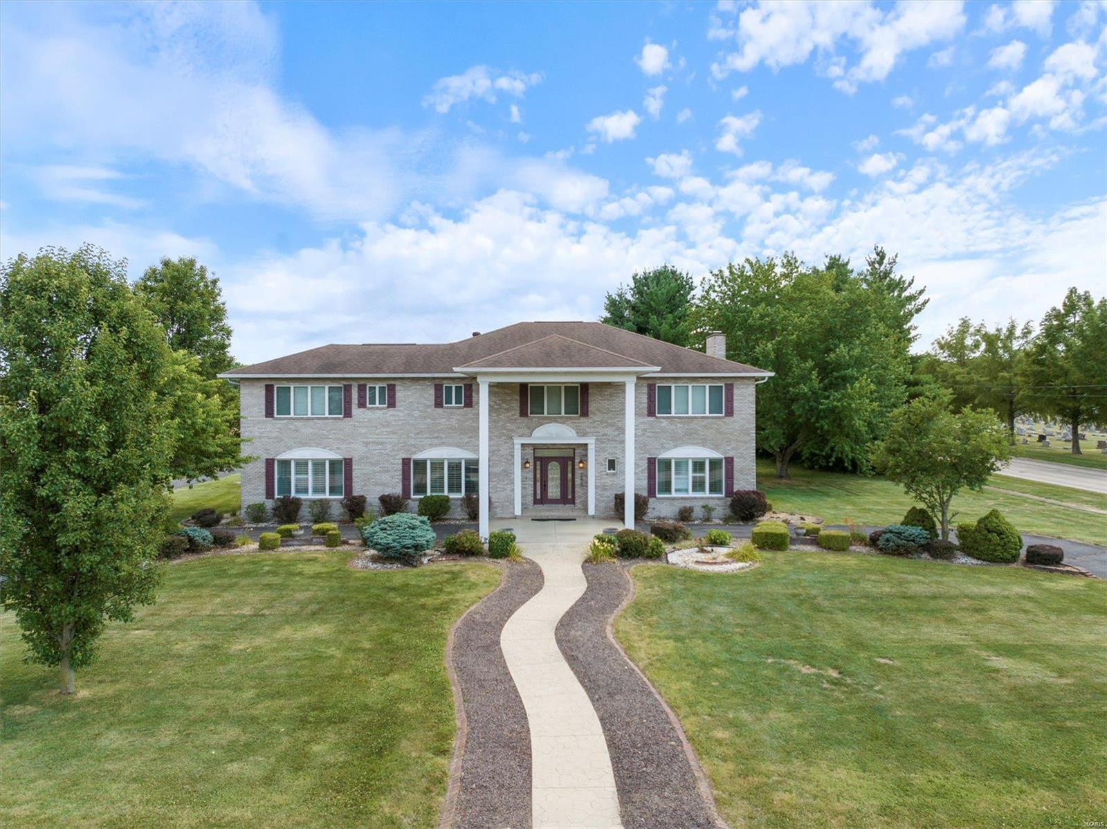 4 Bedroom, 4,062 sq. feet 1500 Ballyvaughn Court Greenville, IL