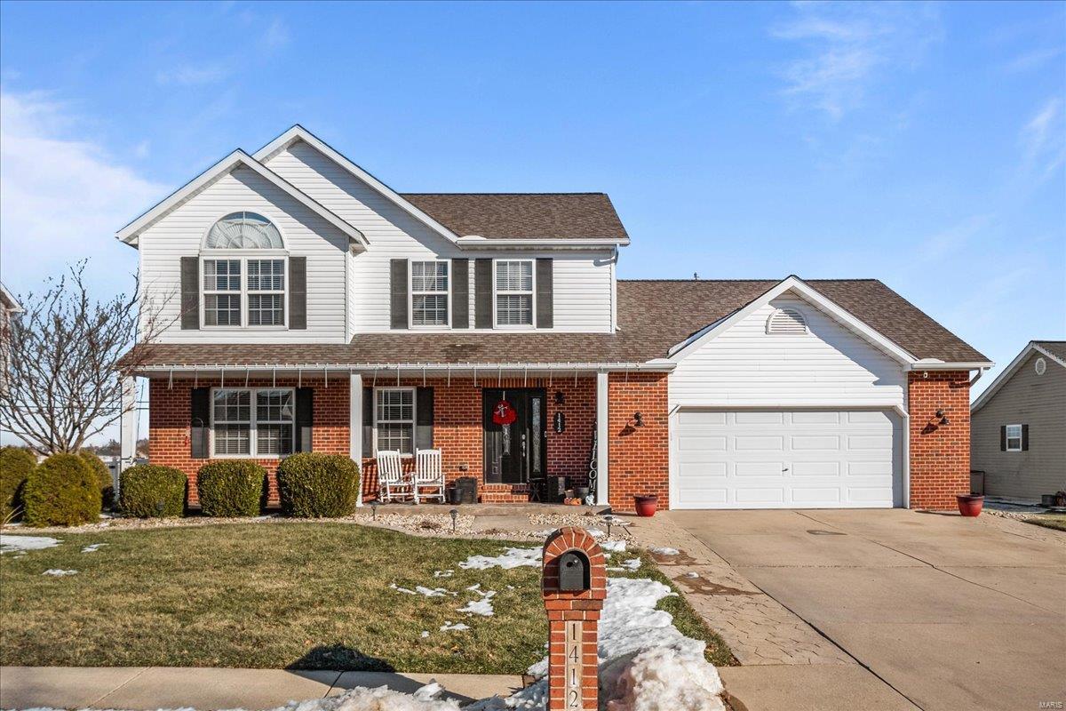 3 Bedroom, 2,400 sq. feet 1412 Dale Drive Troy, IL