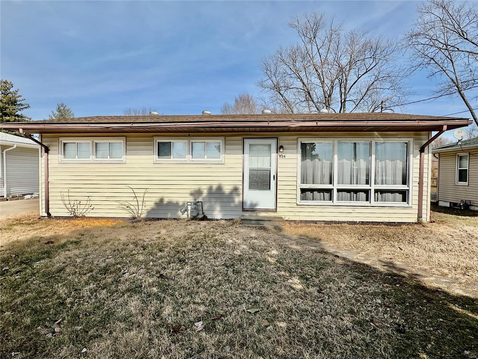 3 Bedroom, 912 sq. feet 924 Mill Street Bethalto, IL