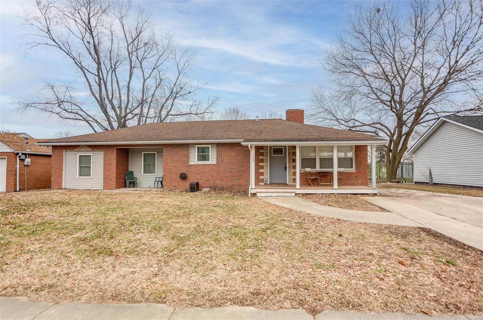 3 Bedroom, 1,295 sq. feet 145 Old Bethalto Road Bethalto, IL