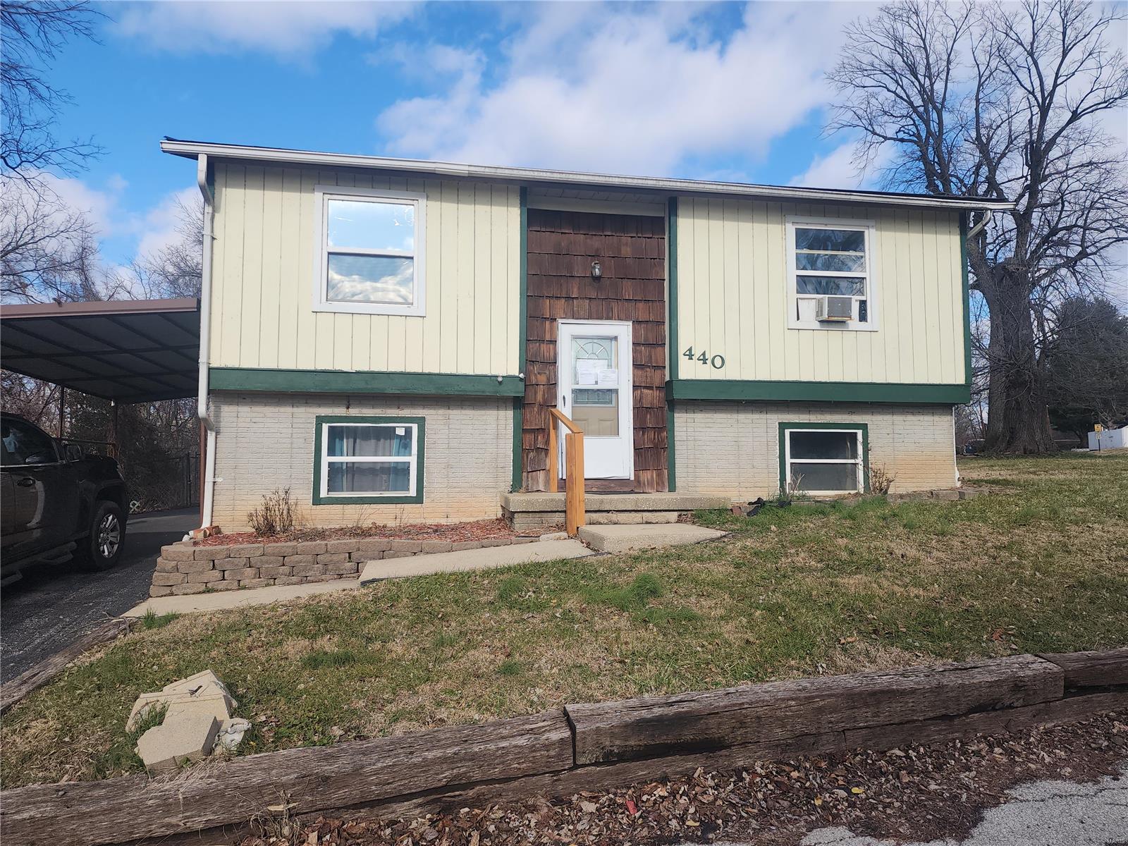 3 Bedroom, 1,344 sq. feet 440 Jefferson Avenue Alton, IL