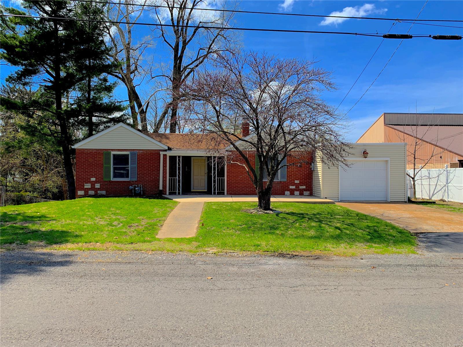 3 Bedroom, 1,142 sq. feet 2712 GROVELIN  Godfrey, IL