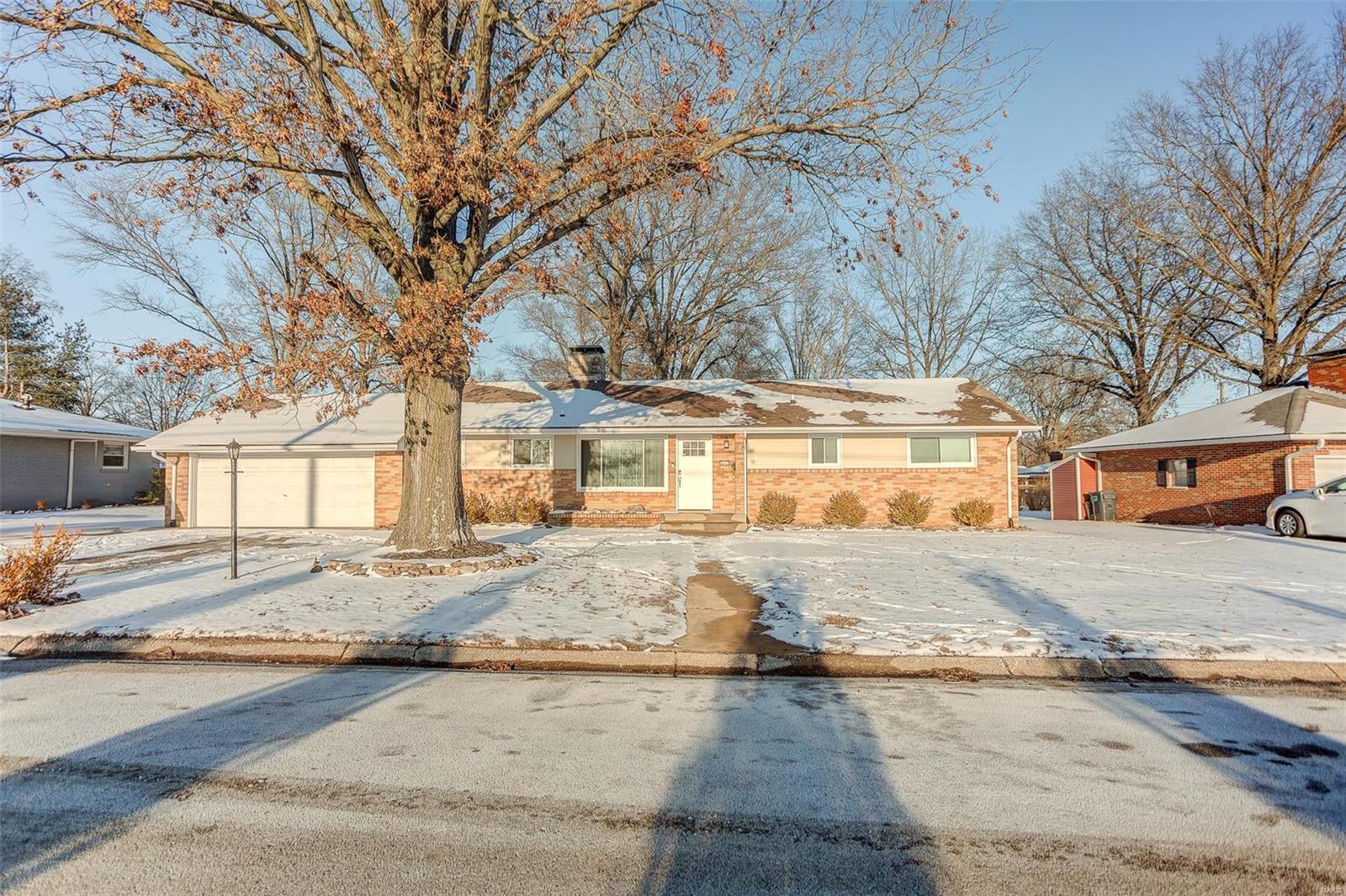 3 Bedroom, 1,479 sq. feet 4417 Chantel Drive Alton, IL