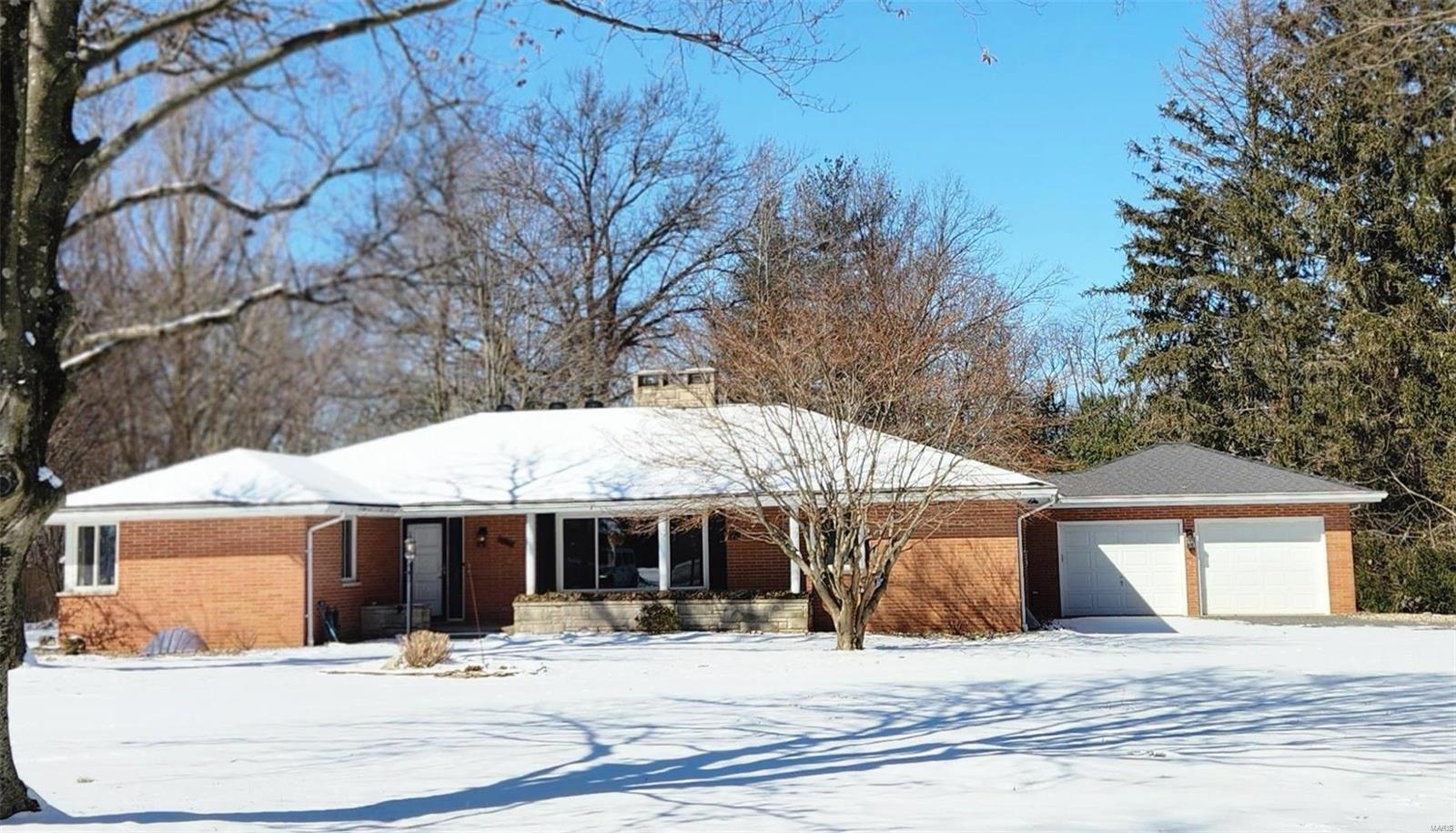 3 Bedroom, 2,708 sq. feet 4303 State Rt 160  Highland, IL