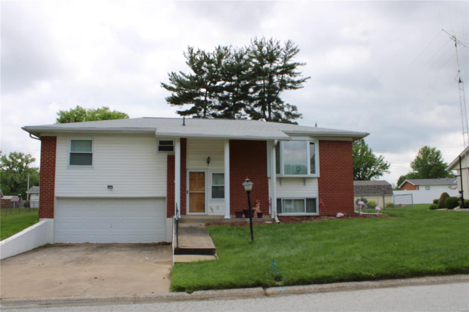 3 Bedroom,  321 Mercury Drive Godfrey, IL