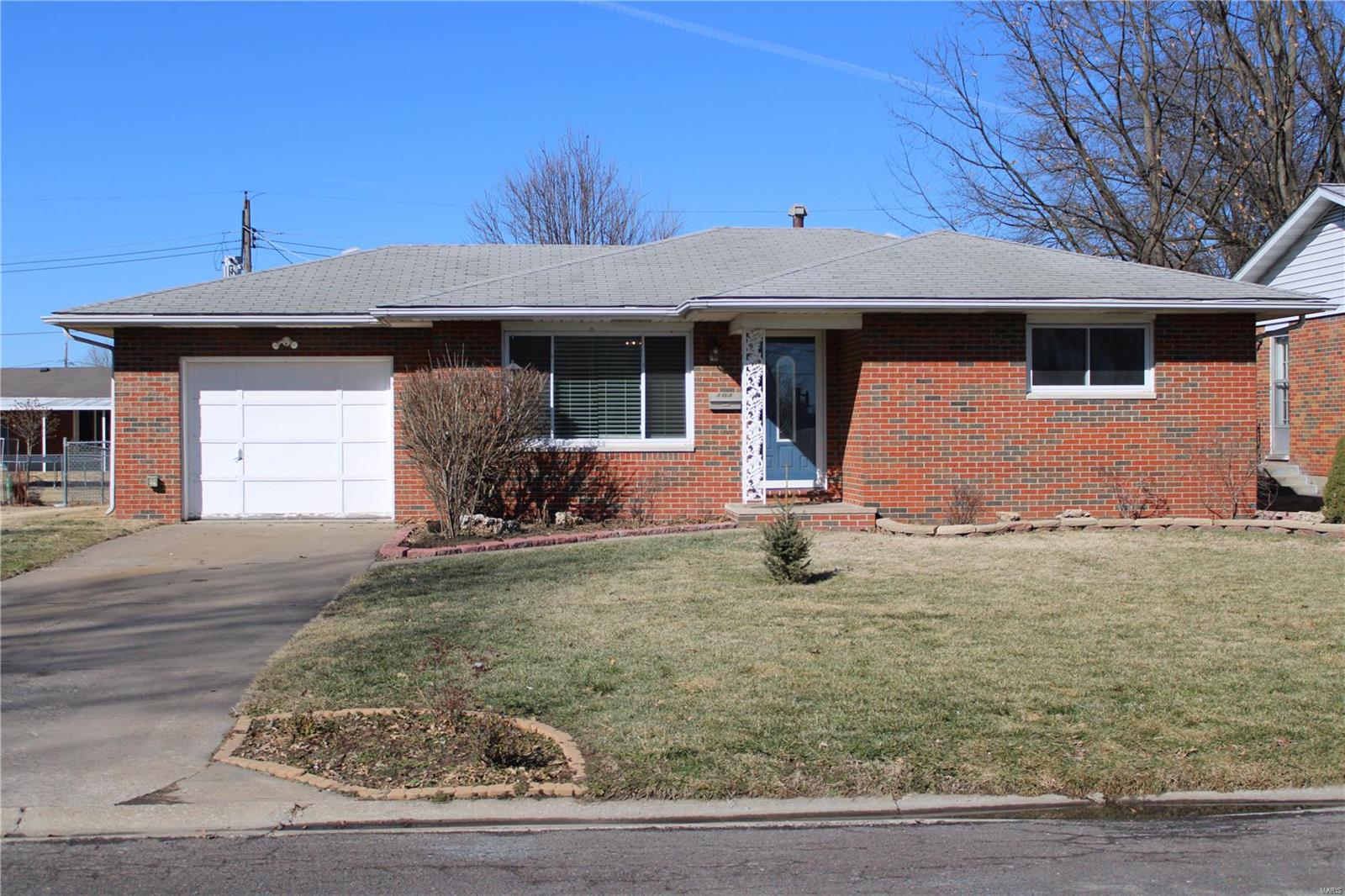 3 Bedroom, 954 sq. feet 103 Donna Drive Hartford, IL