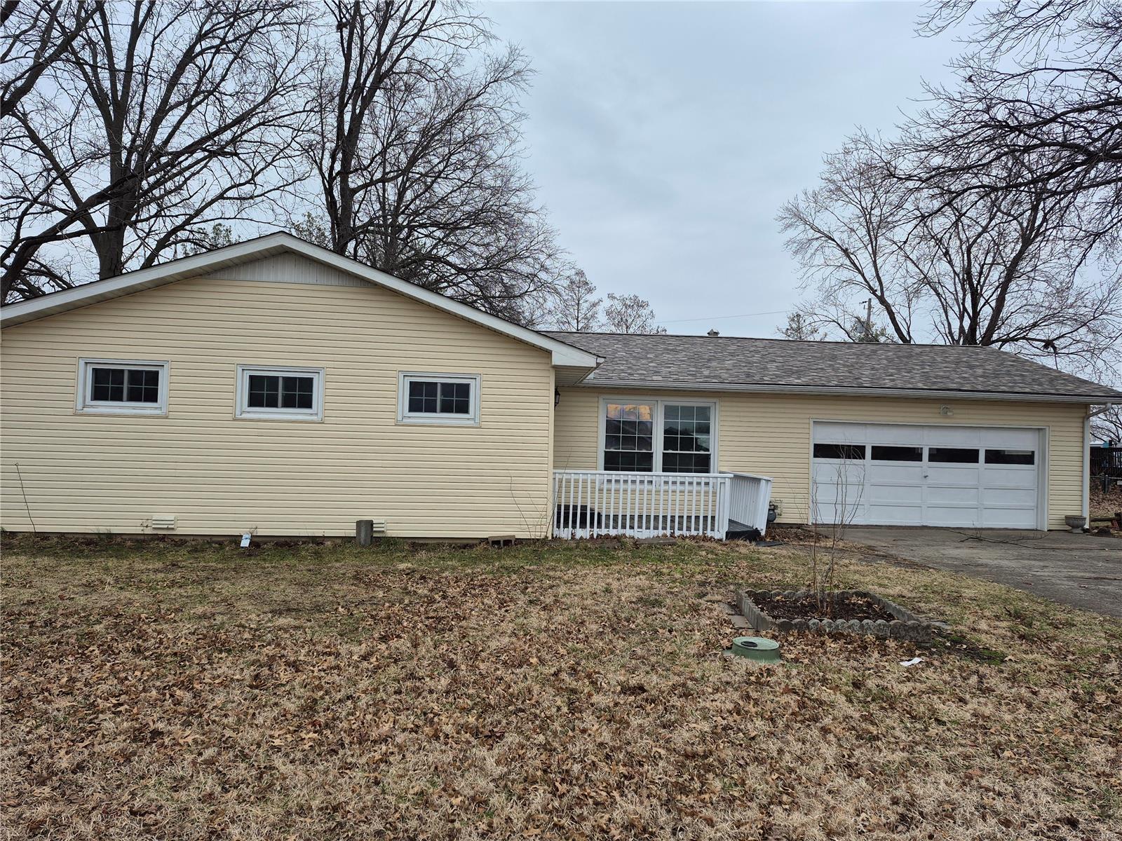 3 Bedroom, 1,340 sq. feet 420 Virginia Street Granite City, IL