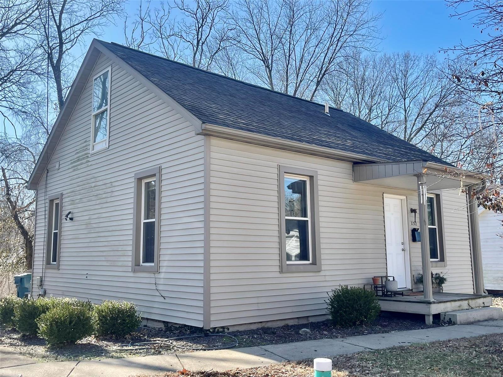 3 Bedroom, 1,280 sq. feet 232 Union Street Edwardsville, IL