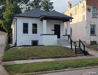 3 Bedroom, 1,374 sq. feet 2431 Delmar Avenue Granite City, IL