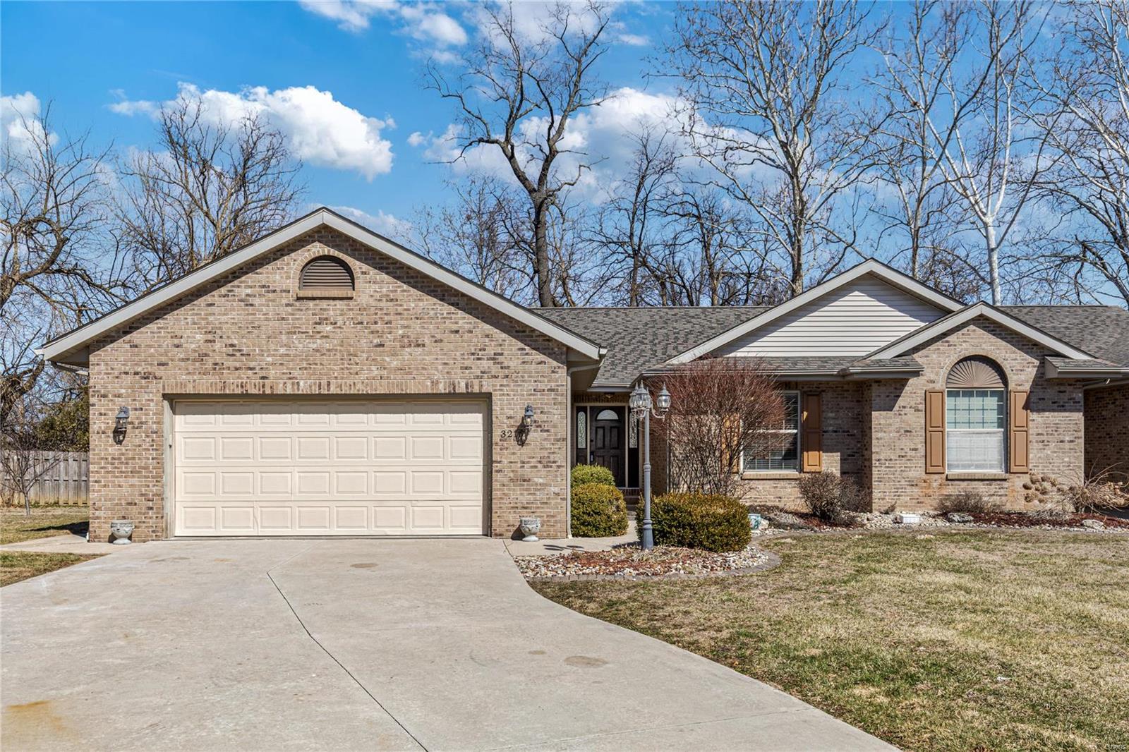 3 Bedroom, 2,242 sq. feet 3216 Leverett Court Alton, IL