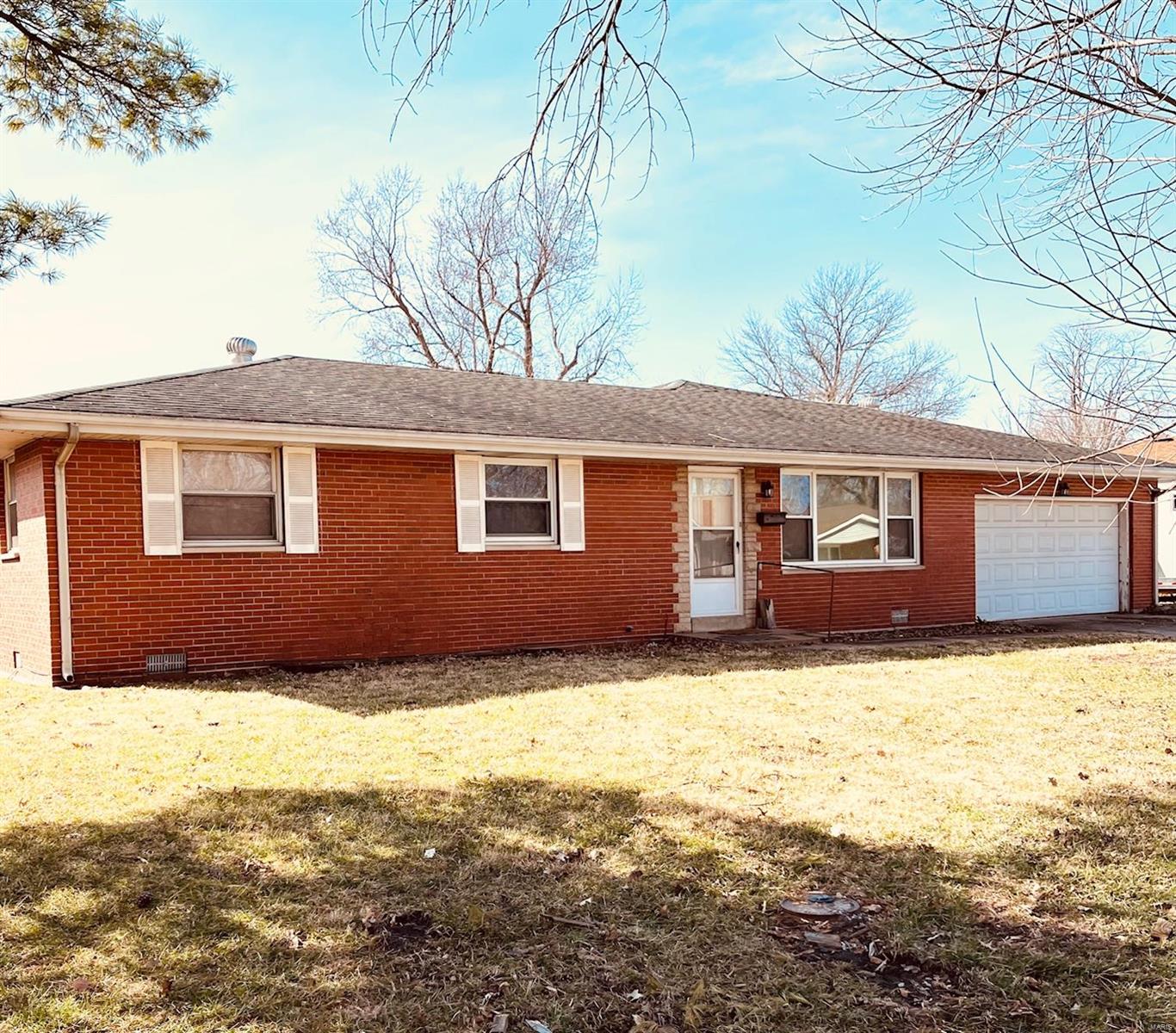 3 Bedroom, 2,511 sq. feet 31 Moorland Drive Granite City, IL